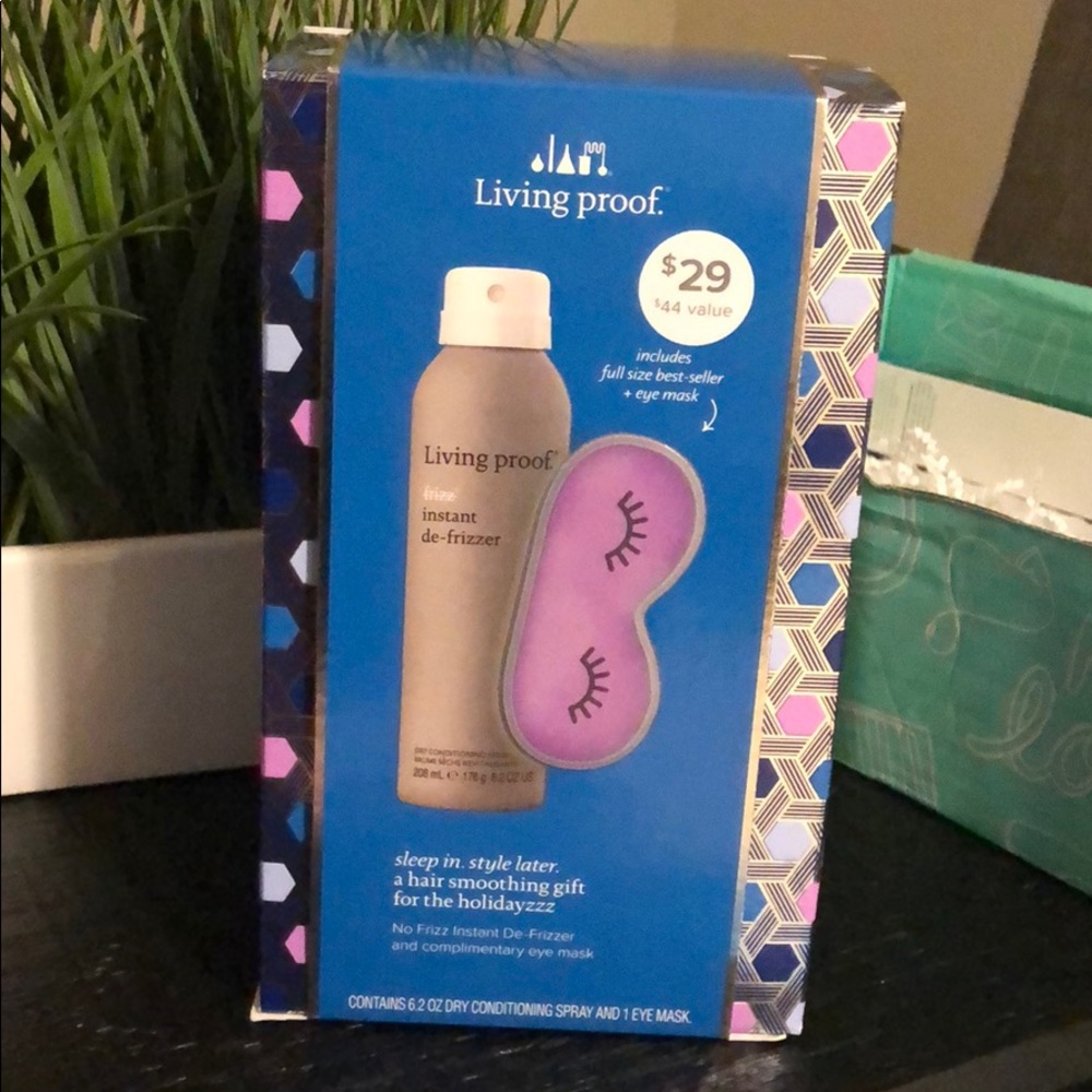 Living proof instant de-frizzer gift set